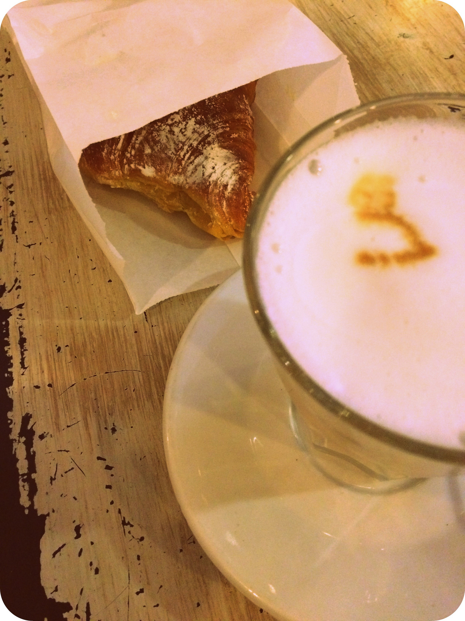 Kaffee und ein Croissant