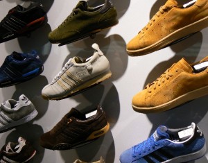 Adidas_sneakers_display_-_several_left_shoes (1)